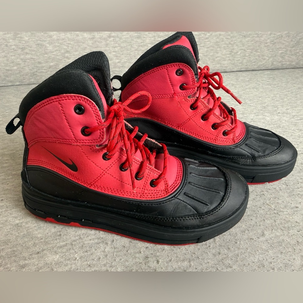 Nike ACG Woodside 2 High boy's‎ Kid Boots Distance Red/Black 524872-601 SIZE 6Y